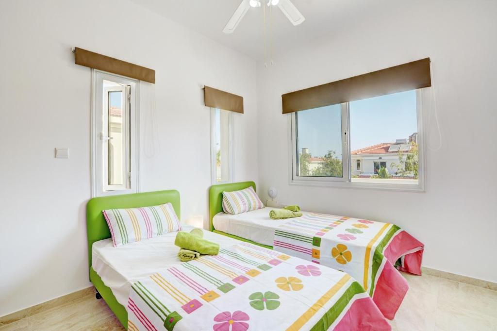 Villa Mario - 2Min Walk From Kapparis Beach Paralímni Kültér fotó