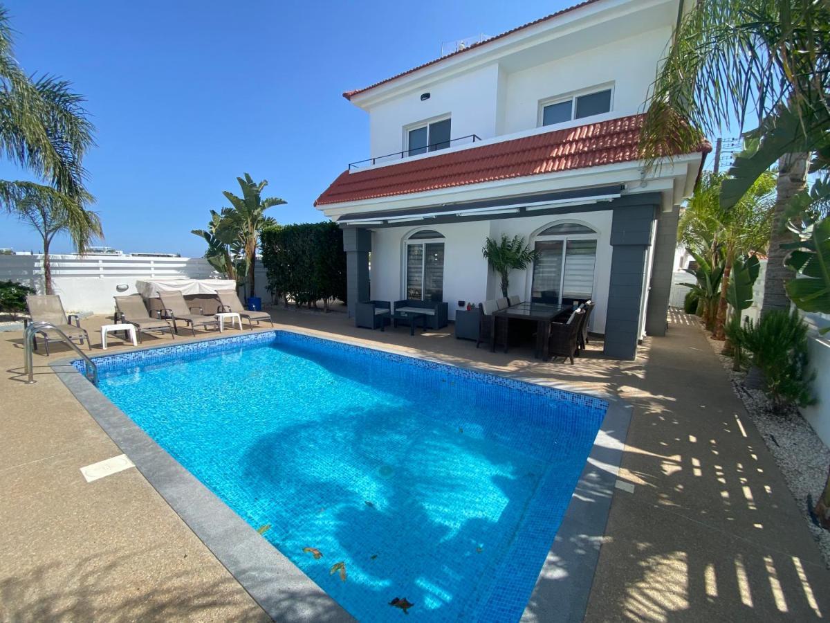 Villa Mario - 2Min Walk From Kapparis Beach Paralímni Kültér fotó