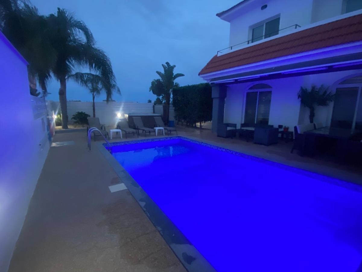 Villa Mario - 2Min Walk From Kapparis Beach Paralímni Kültér fotó